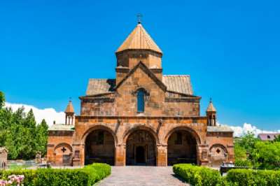Catedral Etchmiadzin.png